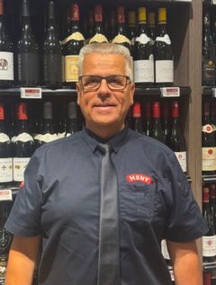 Henrik Andersen takker af efter 11 år som selvstændig købmand i MENY Taastrup.