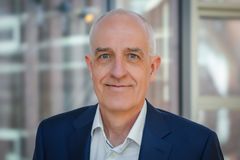 Jens Højgaard Christoffersen, CEO i COWI, præsenterer virksomhedens halvårsresultat for 2025.
