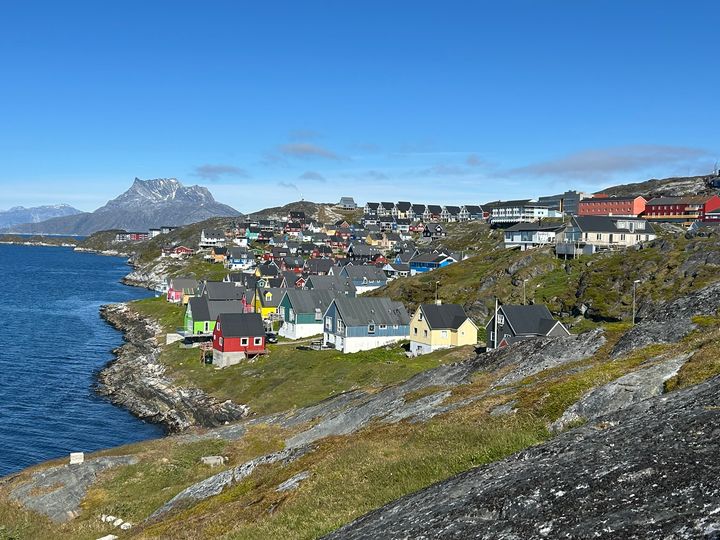 Det nye kontor er lokaliseret i hjertet af Nuuk, Grønland.