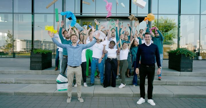 Waste Group Denmark skifter nu navn til Seenons Denmark. Navneskiftet markerer afslutningen på integrationen med den uafhængige, hollandske affaldsplatform Seenons, der opkøbte virksomheden tilbage i 2024.
