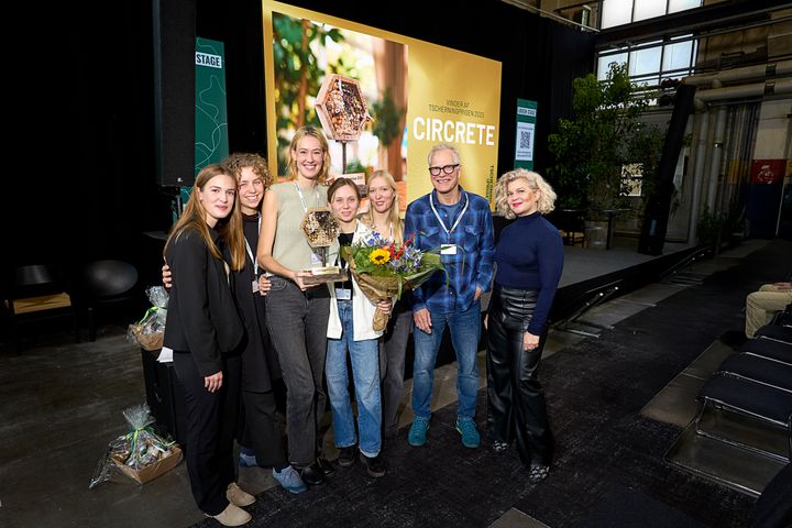 Her ses vinderne - Circrete - med initiativtager, Søren Tscherning, og dagens konferenciers - Sara Bro.