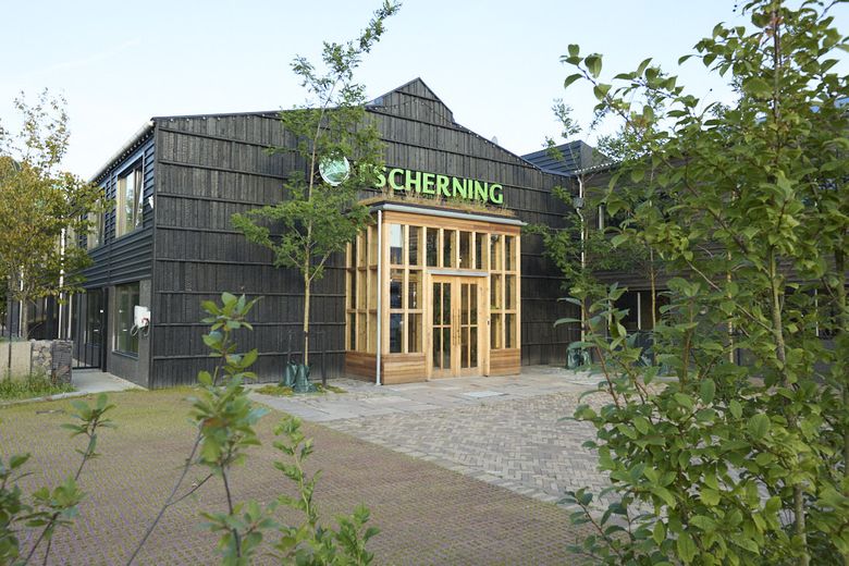 Tscherninghuset i Hedehusene er bygget på 89% genbrugs- og genanvendte materialer og danner i dag rammerne for Tschernings hovedkontor.