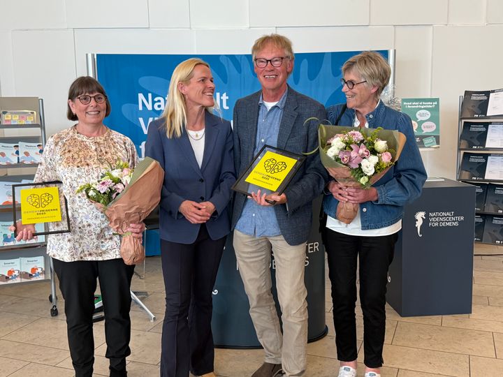I år modtager social- og sundhedshjælper Susanne Møller medarbejderprisen, mens Pårørendeprisen går til 20 ildsjæle fra Demensfællesskabet Lillebælt Fredericia.