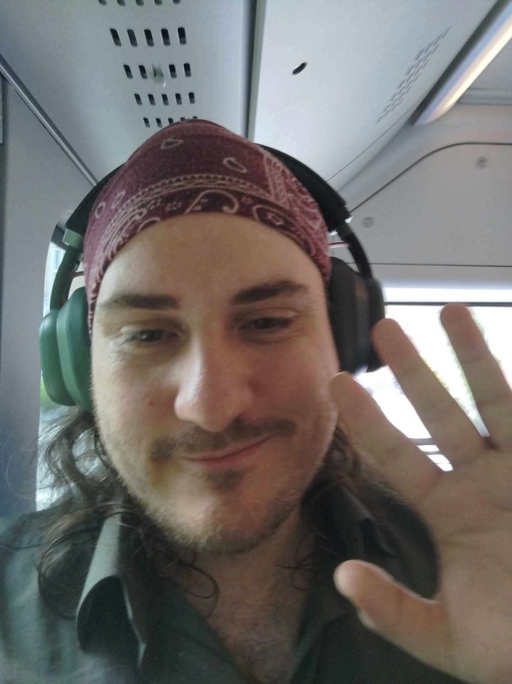 Lasse Larsen - der er kandidat til regionsrådsrådet for Demokraterne - bor i Korsør og er nummer 2 på liste J i Region Østdanmark, der inkluderer Sjælland, Lolland, Falster, Møn, Bornholm og andre øer.