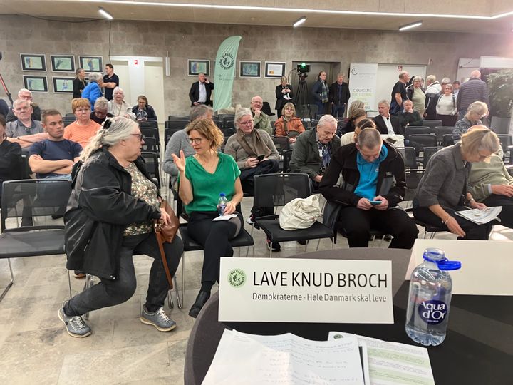 På en debat i Hillerød fortalte både sundhedsministeren og Lave Knud Broch, at de begge har en forældre, der har fået en blodprop i hjernen. Løhde var dog heldig og fik hendes far til Rigshospitalet. Lave Knud Brochs mor var mindre heldig og fik varige men bl.a. nedsat syn og svært ved at gå. Hun skulle fra Rørvig til Holbæk.