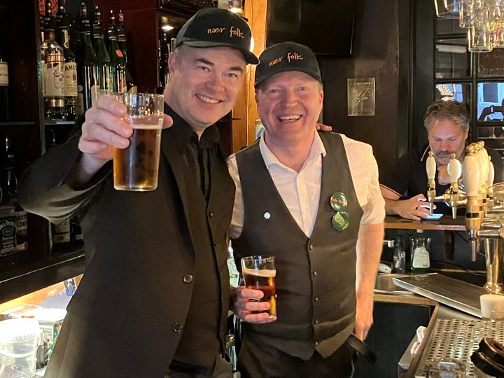 "Visioner for Bornholm med inspiration fra Norge" er temaet for et vælgermøde, der afholdes hos "Den Gamle Barber " i Rønne. Oplægsholderne er Lave Knud Broch, spidskandidat i Region Østdanmark for Demokraterne (liste J) og Sigbjørn Gjelsvik, tidligere norsk minister for kommuner og distrikter (Senterpartiet). De første 20 deltagere får en gratis og dejlig bornholmsk øl.