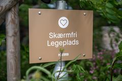 I Postbyen i København er Danmarks første skærmfri legeplads blevet åbnet.