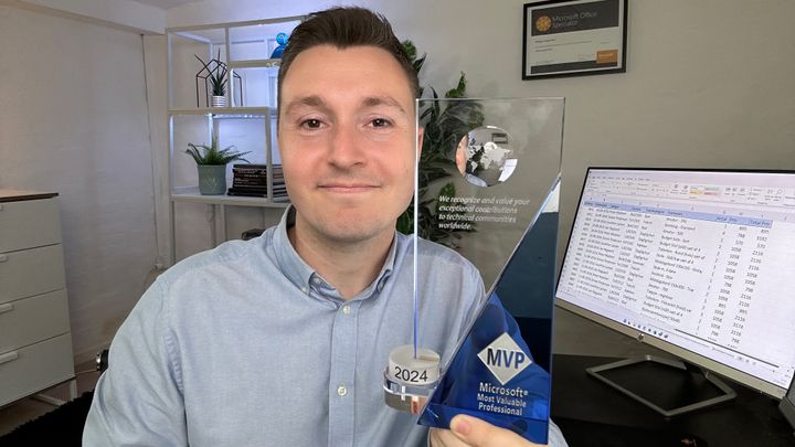 Kasper Langmann med sin Most Valuable Professional (MVP) pris fra Microsoft