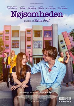 Nøjsomheden er en varm romantisk komedie af Hella Joof