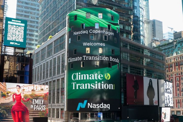 3. september 2024, foto fra Times Square New York, Nasdaq Tower, hvor Nasdaq Copenhagen byder Climate Transition Bonds velkommen.