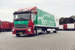 eActros 300 har været en del af flåden hos Frode Laursen siden 2022. De næste elektriske lastbiler der begynder at rulle ud fra Mercedes-Benz i Danmark er eActros 600 i 2025.