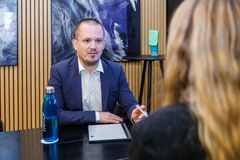 Den erfarne økonomikonsulent og iværksætter, Jacob Bech, opnår markant vækst med overtagelsen af tidligere jyske parnteres kunder. Samtidig bliver Revisor Bech til Retio.