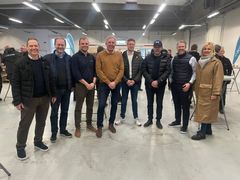 Fra venstre: Henrik Hougaard (Direktør for Region Nord), Bo Østergaard (Afdelingschef El Service), Rune Meier Sørensen (Afdelingschef VVS), Lars Gustafson (Afdelingschef Industriel IT & Automation), Joachim Odgaard (Afdelingschef El Anlæg), Lars Boelt (Afdelingschef Ventilation), Christian Lindskov Alsø (CEO Bravida Danmark), Charlotte Skjold Pedersen (CFO Bravida Danmark)