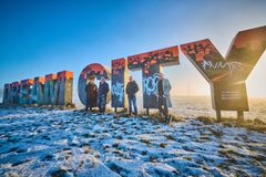 Aftalepartnerne fotograferet i det ikoniske camp-område på Roskilde Festival. Fra venstre: Fra venstre: Kim Kristensen, divisionschef for byplan og logistik hos Roskilde Festival, Ole Vestergaard, Verdis industriafdelingen, Søren Rahbæk Larsen, afdelingsleder for logistik på Roskilde Festival og Stefan Thirup-Bielefeldt, regions-direktør hos Verdis A/S.