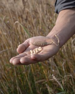 Virksomheden arbejder for at bidrage til en udvikling med flere økologiske råvarer, mindre unødvendig kemi og mere gennemsigtighed.
