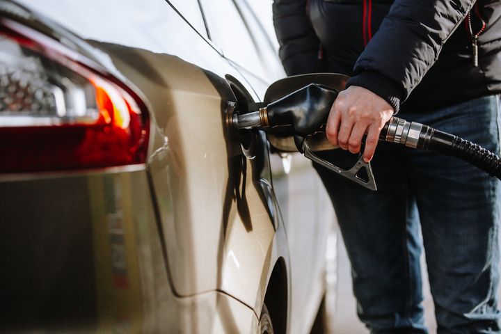 240.000 dieselbiler er forsvundet fra de danske veje, mens elektriske biler er stormet frem i de seneste år. Nu er der brug for en politisk afklaring på bilafgifterne, mener AutoBranchen Danmark. Foto: Colourbox