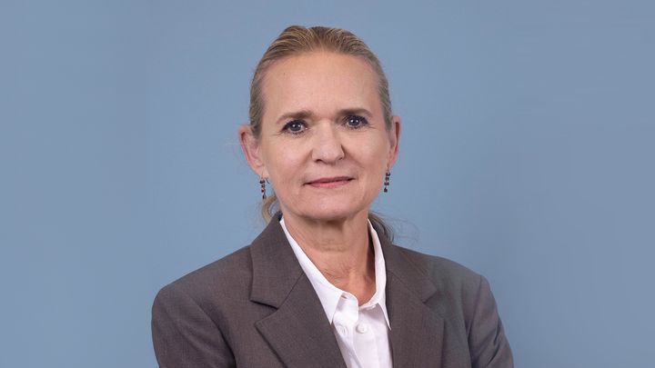 AutoBranchen Danmarks adm. direktør, Gitte Seeberg, mener, at registreringsafgiften på elbiler bør omlægges til en løbende afgift baseret på vægt og energiforbrug.