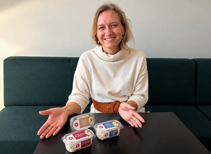 Marianne Nygaard Krag, produktchef K-Salat, med et udvalg af de nye emballager