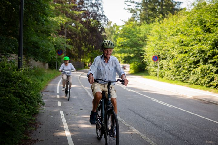 Få ændringer kan gøre cykelturene mere sikre for seniorer. Det er budskabet i en aktuel kampagne fra Rådet for Sikker Trafik og GF Fonden. Baggrunden er, at seniorerne er overrepræsenteret i de alvorlige cykelulykker