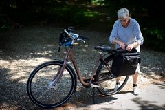 Kampagnen "Sikker på cykel - hele livet" fra Rådet for Sikker Trafik og GF Fonden vil hjælpe seniorer til at undgå uheld og ulykker på cyklen. I dag er seniorerne overrepræsenteret i de alvorlige cykelulykker.