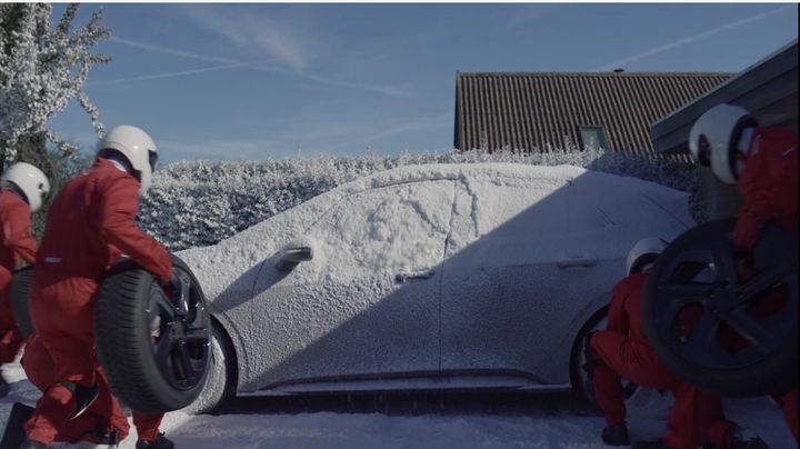Ny kampagne fra Rådet for Sikker Trafik skal minde danskerne om de nye krav til vinterdæk på is, sne eller sjap.