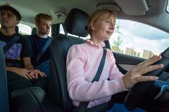 I dag bruger 98 % af bilisterne sele, når de kører bil. Selen har reddet tusindvis af liv i trafikken.