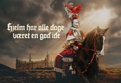 Kampagneplakat med Kronborg og kongens til hest (med hjelm). Kampagnen skal få flere cyklister til at indse, at hjelm alle dage har været en god ide - også på jernhesten.