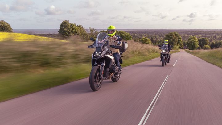 For høj fart er involveret i cirka halvdelen af de alvorligste motorcykelulykker i Danmark.