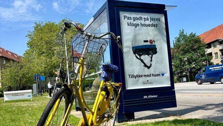 Plakater i gadebilledet i mange store byer og postkort sendt til 40.000 studenter med budskabet "Pas godt på jeres kloge hoveder. Tillykke med huen" skal få flere studenter til at passe på sig selv, når de cykler til sommerens mange fester
