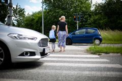 Tal om trafikken og hvor det er sikkert at færdes, når du går med dit barn i trafikken, lyder det fra Rådet for Sikker Trafik