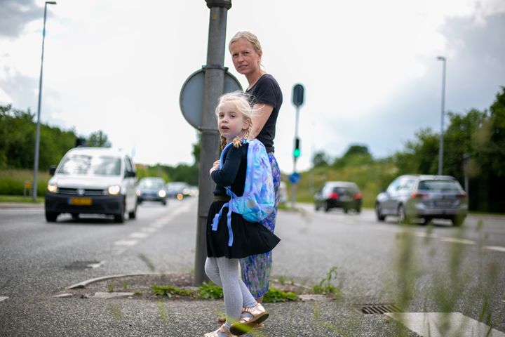 Hvis flere forældre går eller cykler med deres barn til skole, får barnet vigtig viden om at færdes sikkert i trafikken - og der bliver mindre trafikkaos ved skolerne