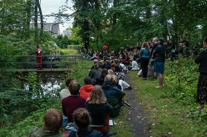 ’Mindeceremoni for de trolddomsanklagede’ – Olga Ravn, 2021. Foto: Søren Meisner