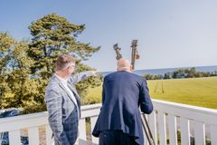 Billede af Minister for samfundssikkerhed og beredskab Torsten Schack Pedersen og Sveriges minister for civilt forsvar Carl-Oskar Bohlin