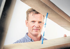 ”Vi har en unik viden om de strukturelle skader, der kan opstå i vinger, og nu tager vi den ekspertise videre ud i et globalt setup.” siger Bladenas founder og CTO, Find Mølholt Jensen, som i dag står i spidsen for den tekniske del af RES’ globale division for digitale løsninger.