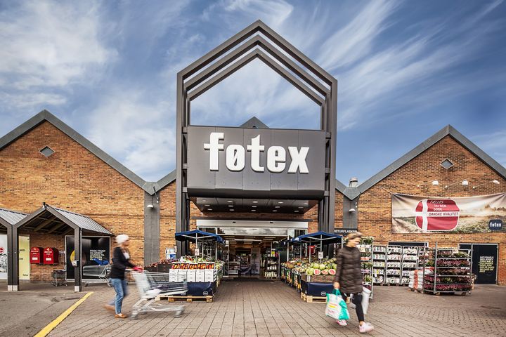 Batteri-løsningen skal testes i en Føtex butik hos Salling Group, hvor den skal kombinere intelligent styring, backup-strøm og støtte til elnettet i én samlet platform.