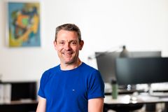 René Hansgaard har gennem en årrække har arbejdet med VVS- og energitekniske løsninger. Han er uddannet VVS- og energimontør og har videreuddannet sig inden for energiteknologi og teamcoaching.