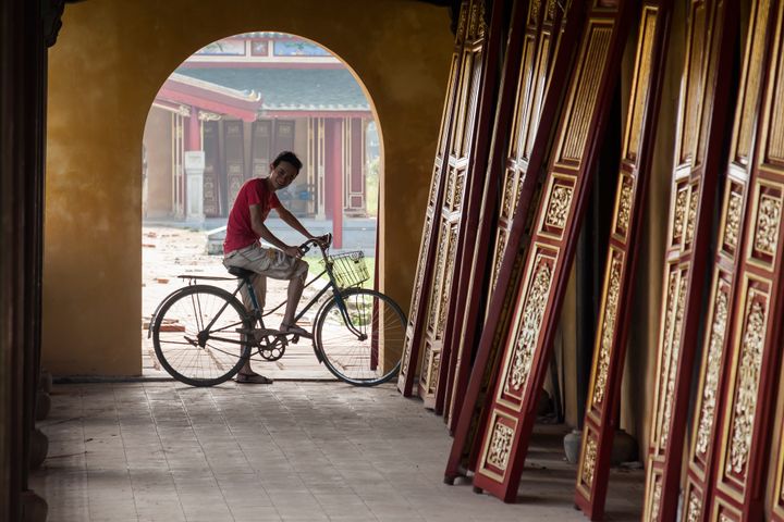 Trædøre i det kejserlige palads i Huế, Vietnam.