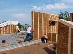 Udvalgte projekter skal afprøve biobaserede løsninger i alt fra skole- og kontorbyggeri til rækkehuse og etageboliger.