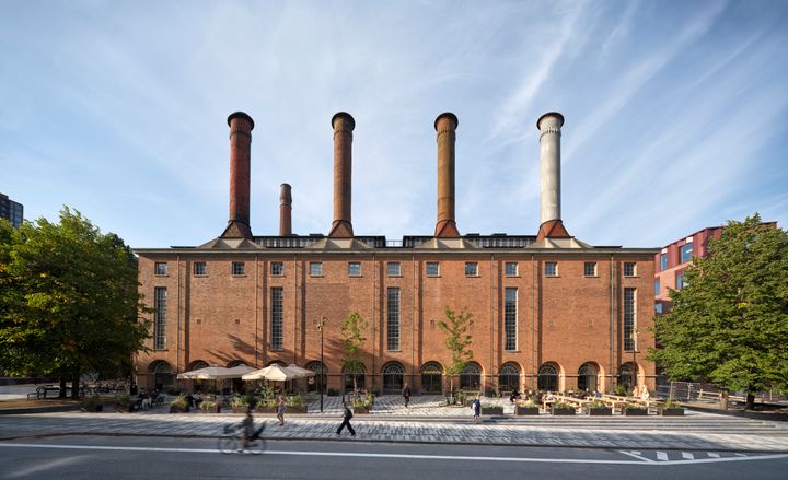 I forbindelse med Realdanias repræsentantskabsmøde var der rundvisning i Dansehallerne i Carlsberg Byen, som foreningen har støttet.