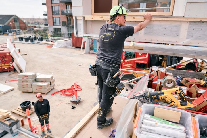 Samarbejdet mellem Laudes Foundation og Realdania bygger på en fælles erkendelse af, at byggebranchens største udfordringer – fra klimabelastning til knaphed på ressourcer – ikke kan løses af enkeltstående organisationer, markeder eller lande alene.