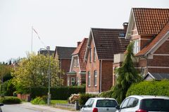 Omkostningerne holder flere danskere tilbage fra at implementere bæredygtige tiltag. Men nogle bæredygtige valg kræver ikke en investering. Det kan også handle om at bevare det, der allerede fungerer.