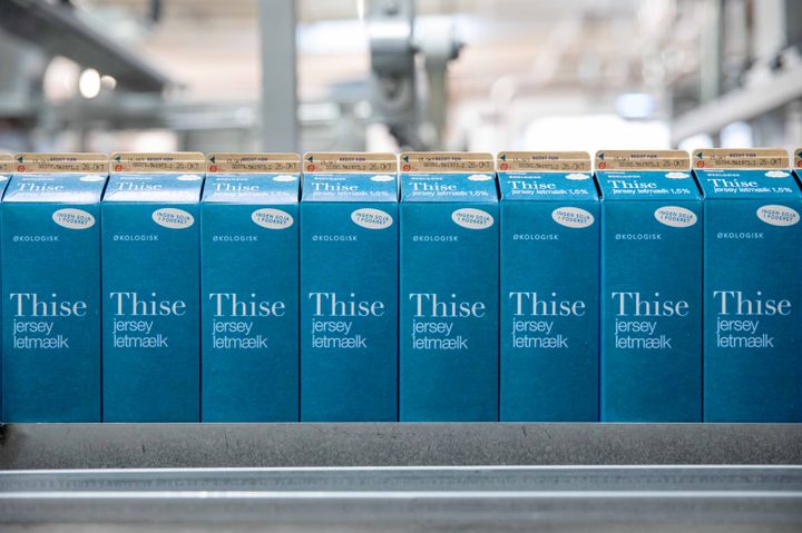 Kartoner med Thise jersey letmælk på række
