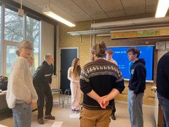 Elevrådet på Vorbasse skole har blandt andet været på inspirationsbesøg på skoler i Vejle for at blive klogere på en optimal indretning af deres lokaler til naturfag