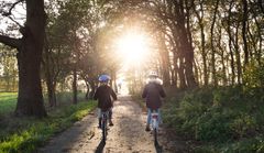 Lidt over en tredjedel af børn cykler til skole næsten hver dag. 4 ud af 10 børn har ikke cyklet inden for den seneste måned, mens 1 ud af 10 kun har cyklet 1- 2 gange inden for den sidste måned ifølge landsmåling fra Cyklistforbundet.