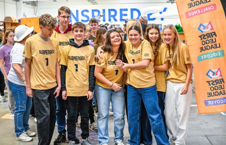 Unge fra Billund Kommune deltager i en international videnskabskonkurrence, der hedder First Lego League. Her dyster de i tekniske kompetencer, robot og innovation