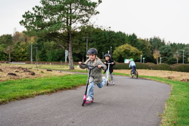 - Bevidste trafikanter, øget opmærksomhed på trafiksikkerhed blandt børn og et bedre overblik over skoleveje. Samarbejdet er i udvikling, og vi ser frem til at opdage endnu flere gevinster undervejs,”udtaler Bo Damkjær fra Afdeling fra Trafik og Natur i Billund Kommune.