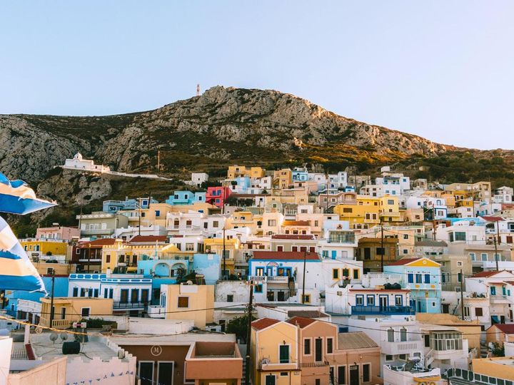 Flere skal rejse forår og efterår, og til mindre kendte destinationer for at komme masseturisme til livs. Karpathos, Grækenland