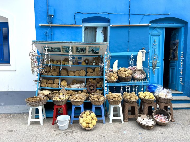 Rejsemål tættere på hjem er i høj kurs i en urolig tid. Foto fra den græske ø, Kalymnos.