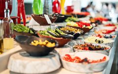 I princippet kan man lade pengepungen blive hjemme i Danmark