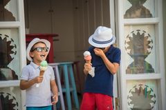 Glade unger og fuld sol. Det er sommerdrømmen for de fleste